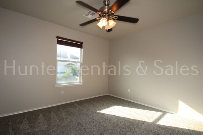Building Photo - Beautiful Home in Sought-After Harker Heig...