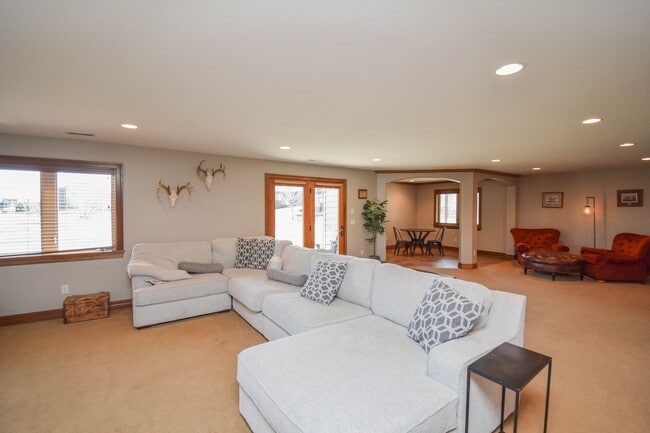 Building Photo - 2204 S Silverthorne Ave