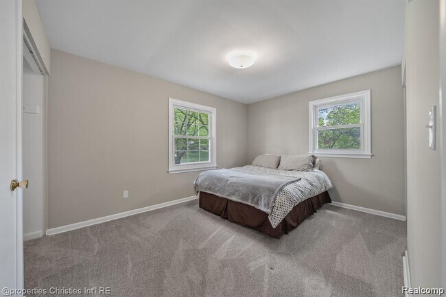 Building Photo - 126 Orchardale Dr