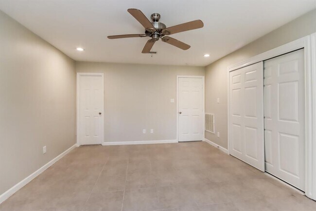 Building Photo - 24518 Pine Canyon Dr