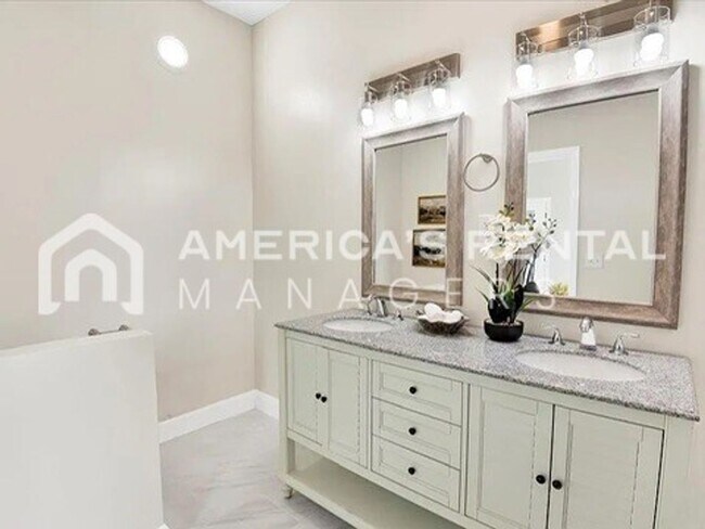 Building Photo - Room to Roam: Expansive Home with Screened Porch - Coming Soon!!