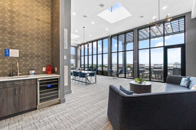 Building Photo - 250 Ave E