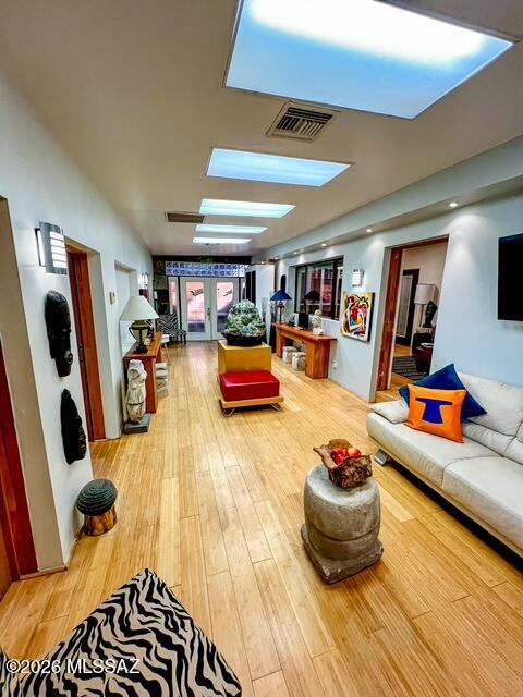 Building Photo - 708 W Mesa Verde Dr