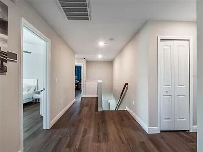 Building Photo - Stunning 5 bedroom home in Longwood