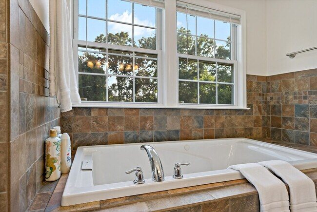 Building Photo - 6505 Columbia Pike