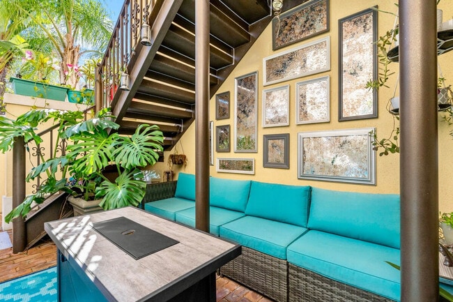 Building Photo - 507 S Willow Ave