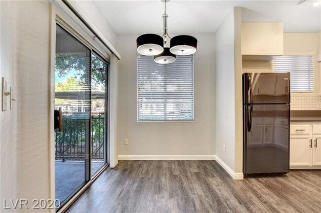 Building Photo - Gorgeous 2bedoom condo ready for immediate move-in!