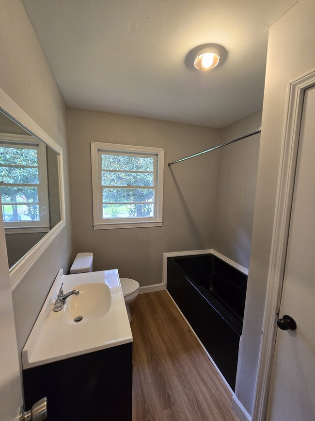 Building Photo - 412 Beechwood Cir