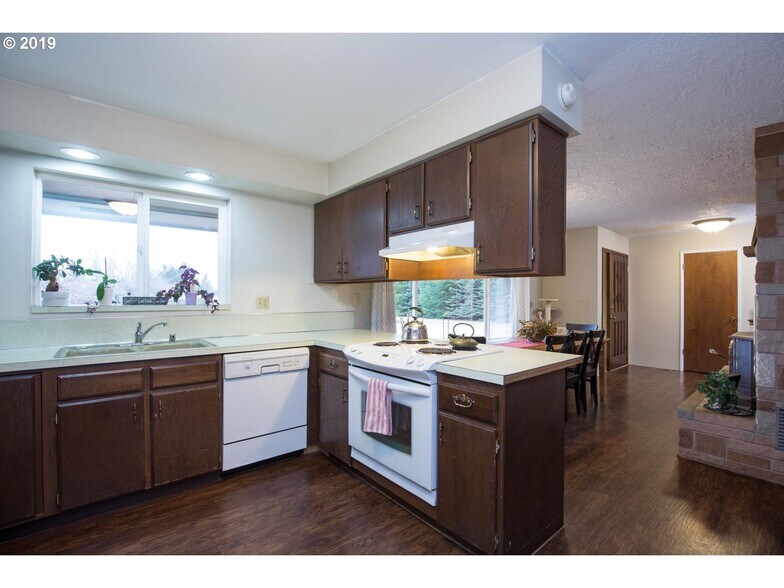 Kitchen - 13512 NE 238th Way