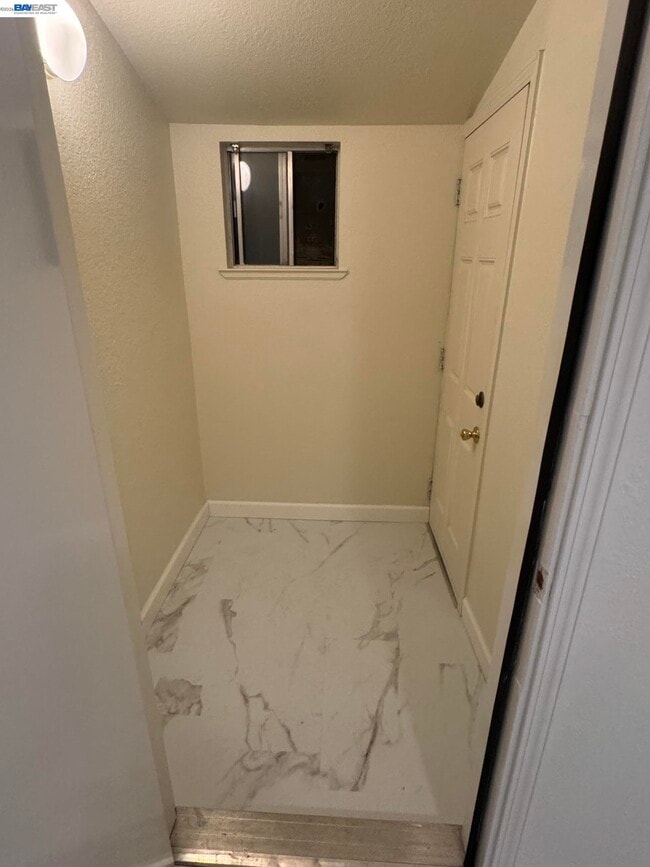 Building Photo - 416 Grove Way
