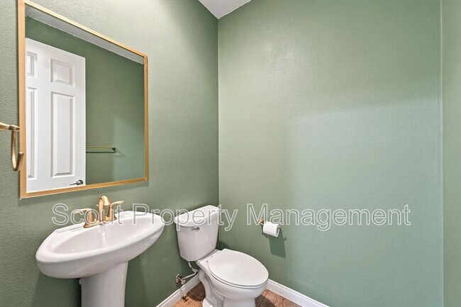 Building Photo - 39012 Crown Ranch Rd