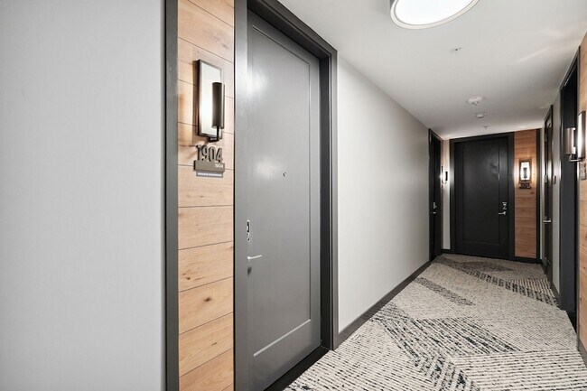 Building Photo - 1212 Demonbreun St