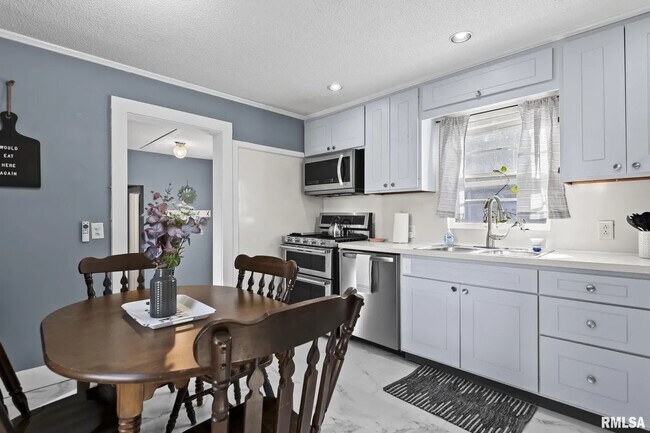 Building Photo - 1039 Osburn Ave