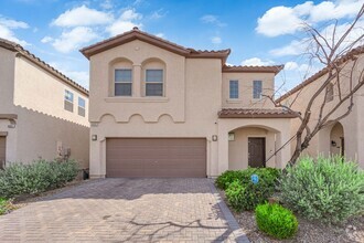 Building Photo - Immaculate 3 Bedroom, 2.5 Bathroom Home wi...