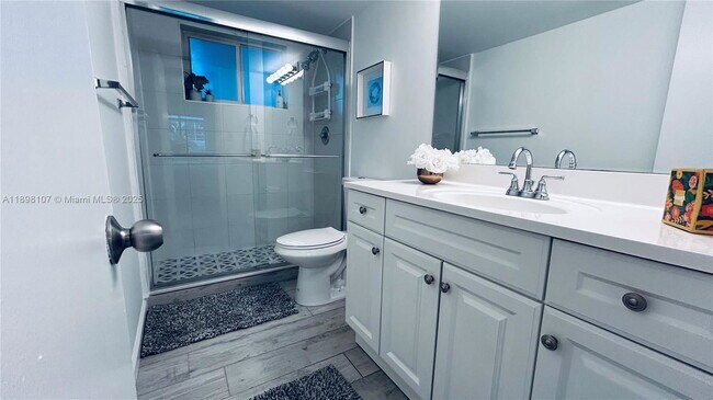 Building Photo - 9971 W Bay Harbor Dr