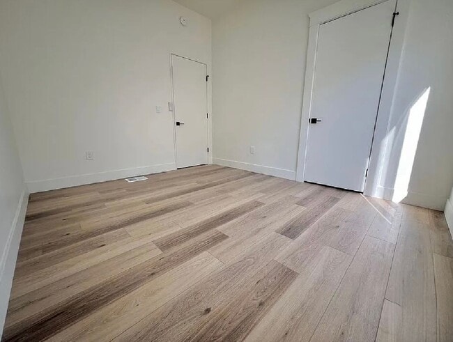 Building Photo - Beautiful Newly Remodeled HUGE 3 bedroom