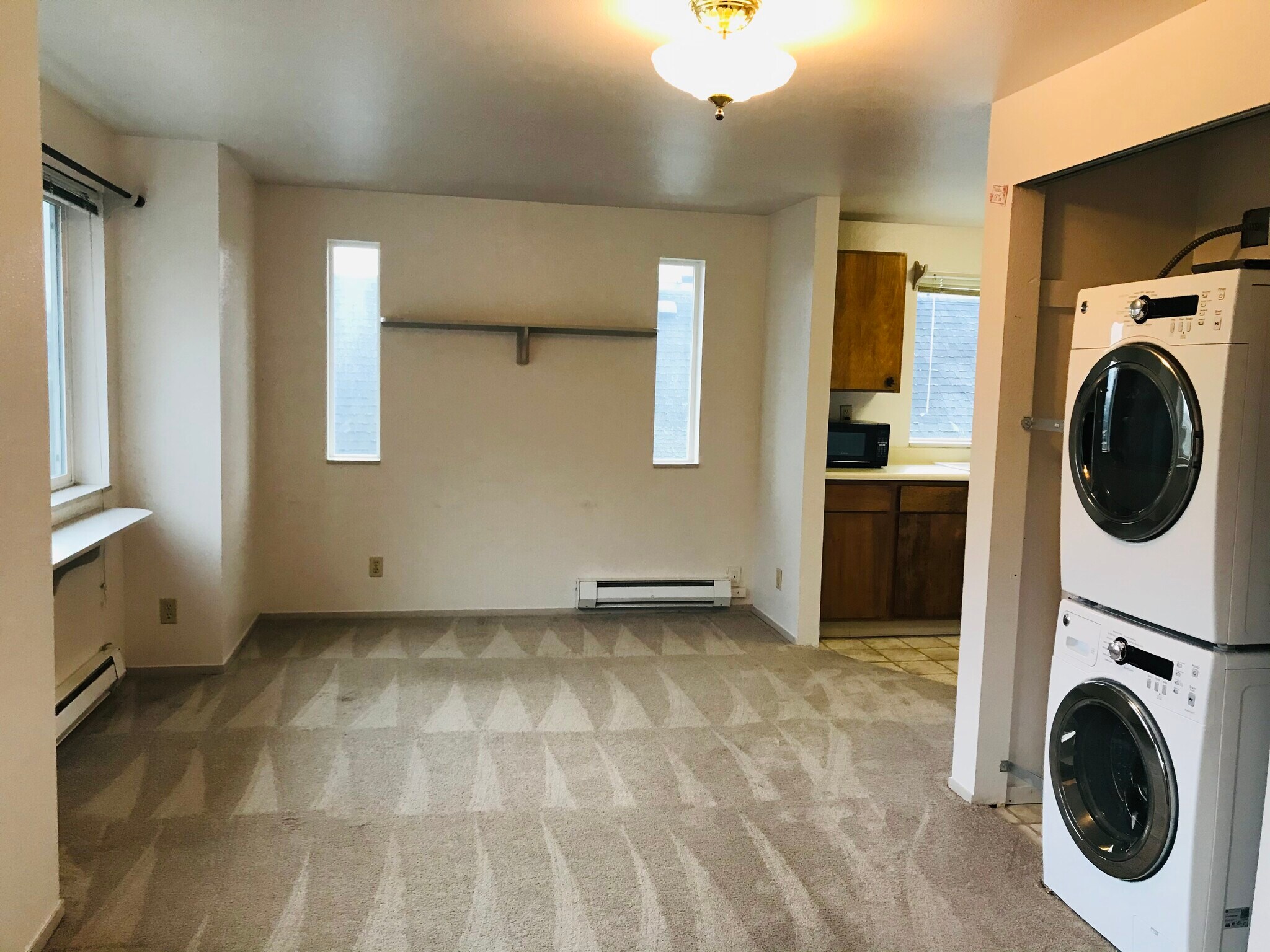 Building Photo - 1015 E Jefferson St