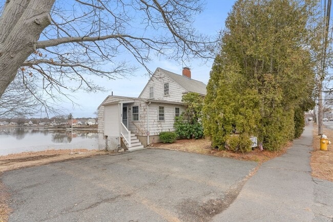 Building Photo - 96 Water St