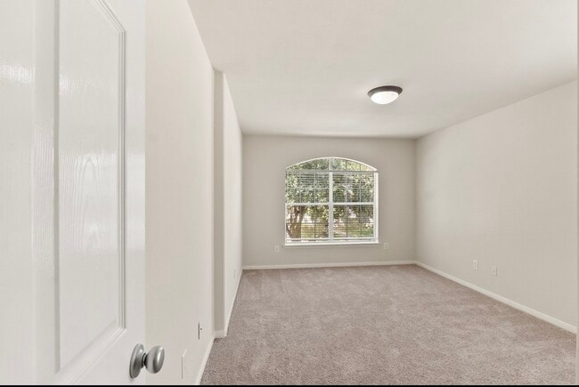 Building Photo - 21627 Cozy Hollow Ln