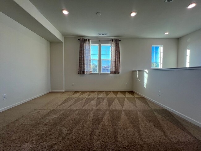 Building Photo - Updgraded Blackstone Community Three Bedro...