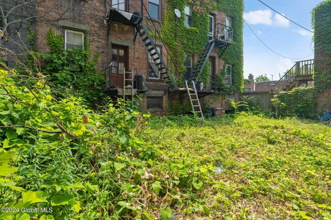 Building Photo - 359 Washington Ave