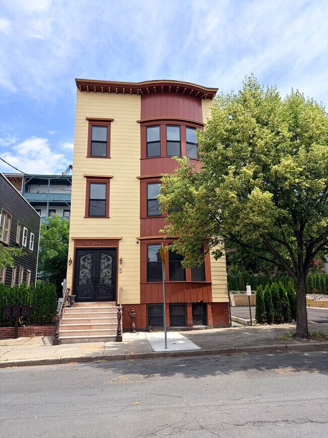 Building Photo - 153 Myrtle Ave