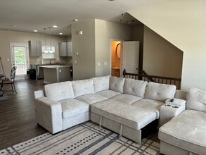 Building Photo - Room in Townhome on Chatham Ridge Dr