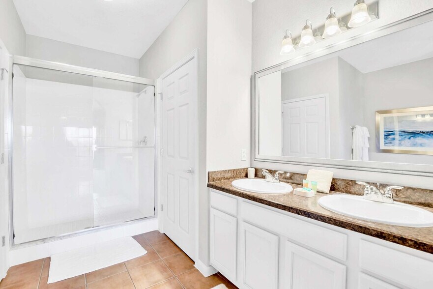 Building Photo - 14200 Avalon Rd