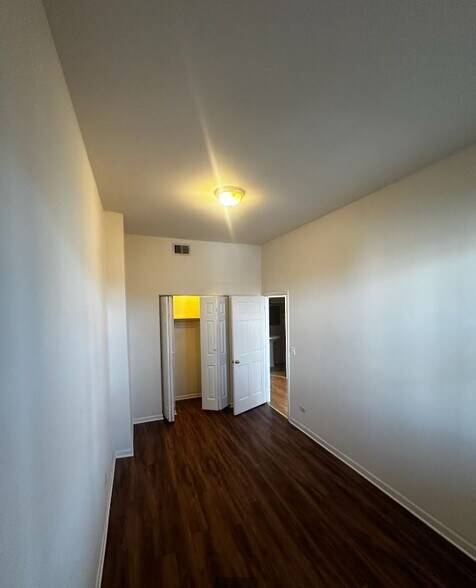 Building Photo - 1021 S Racine Ave