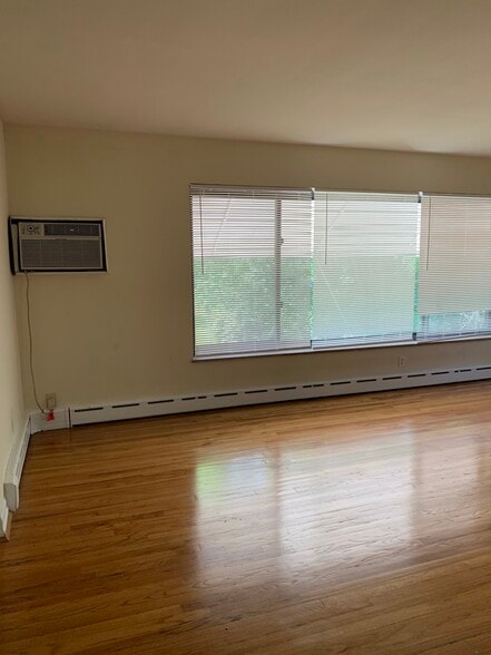 Building Photo - 1614 Beacon St