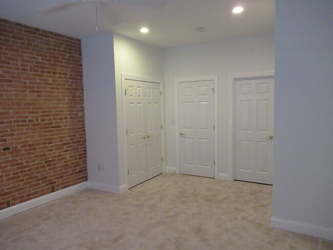 Building Photo - Charming 4 Bedroom/3.5 Bathroom Townhome with Parking Pad in Station North, MD!