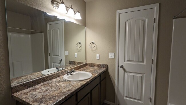 Building Photo - TWO STORY END UNIT TOWNHOME 3 BED/2.5 BATH...