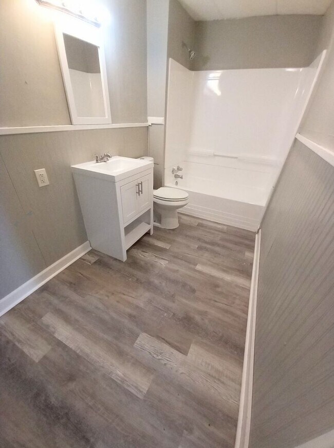 Building Photo - 3948 Alder St