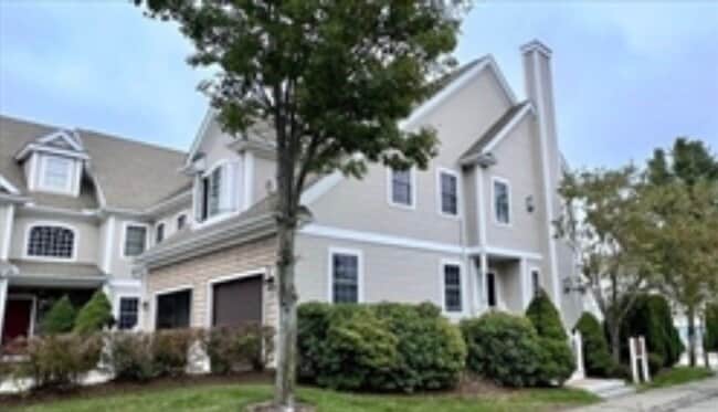 Building Photo - 206 Tamarack Ln