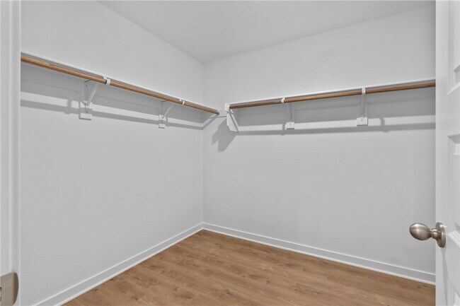 Building Photo - 813 Heeler Ave