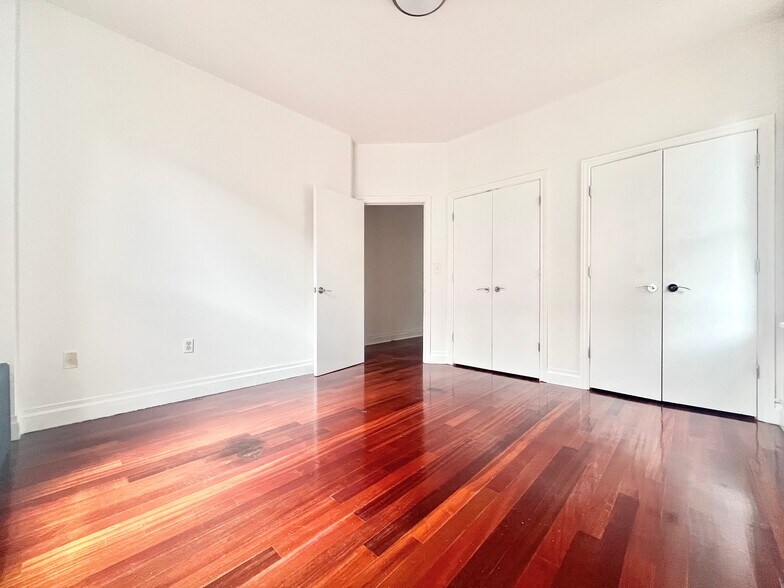 Building Photo - 607 W 137th St