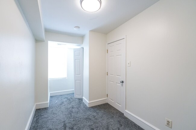 Building Photo - Charming 2BR in the Heart of East Passyunk — Steps to Philly's Best Dining!