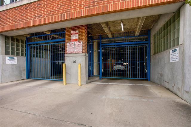 Building Photo - 2502 Live Oak St
