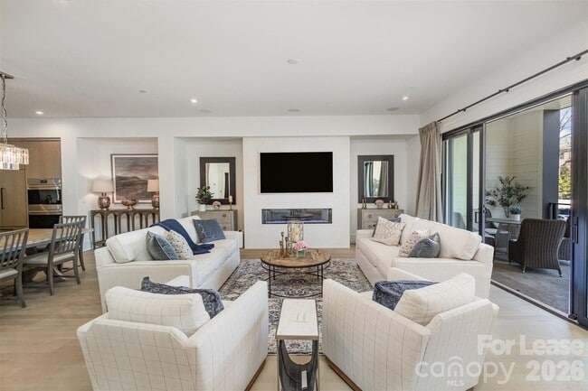 Building Photo - 616 Queens Rd