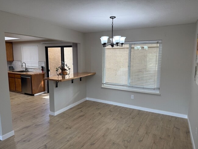 Building Photo - Updated 3 Bedroom 2.5 Bath 2 Story Condo F...