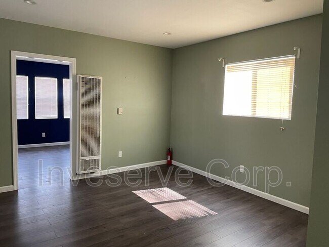 Building Photo - 1165 Sunvue Pl