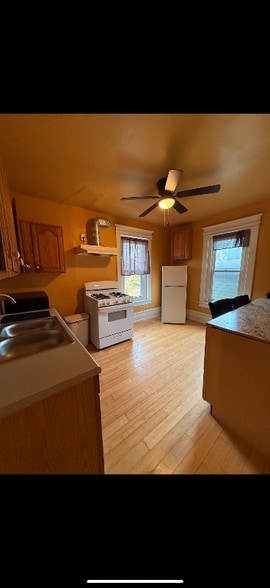 Building Photo - 313 N Evans St