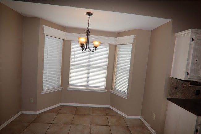 Building Photo - 5680 Brett Ln