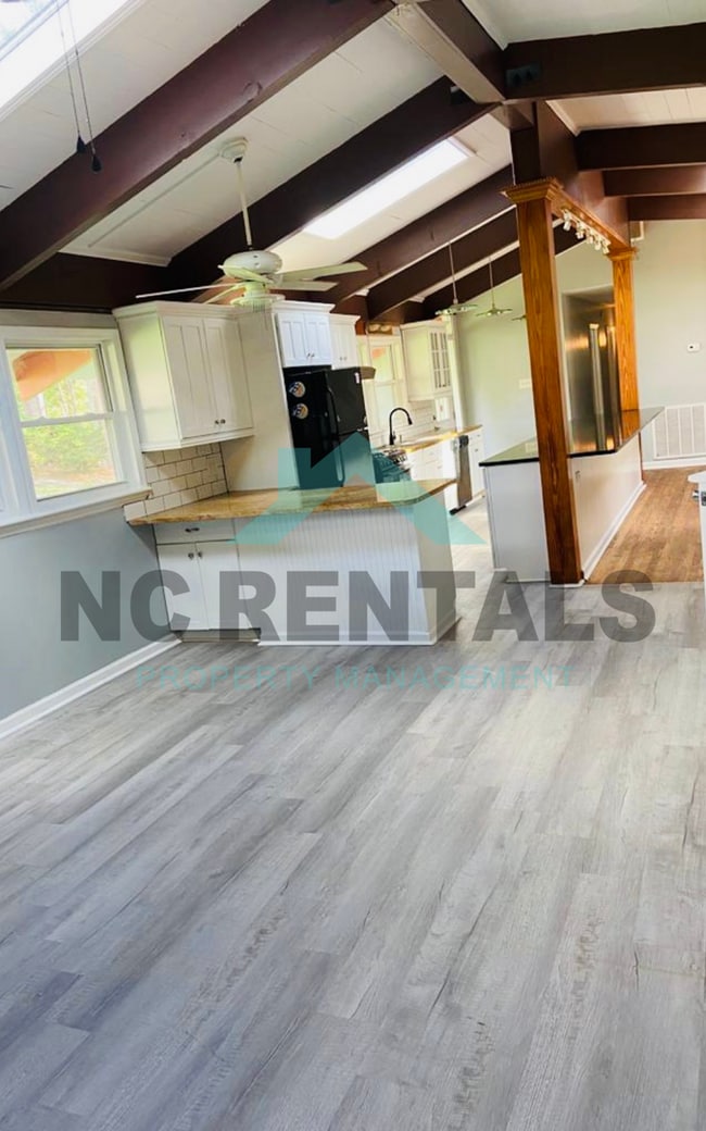 Building Photo - 1212 Red Oak Ave