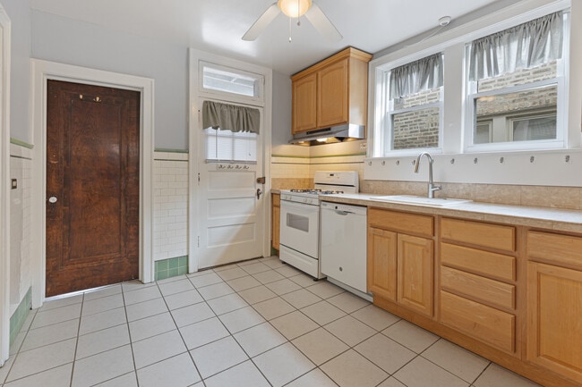 Building Photo - 6549 N Mozart St