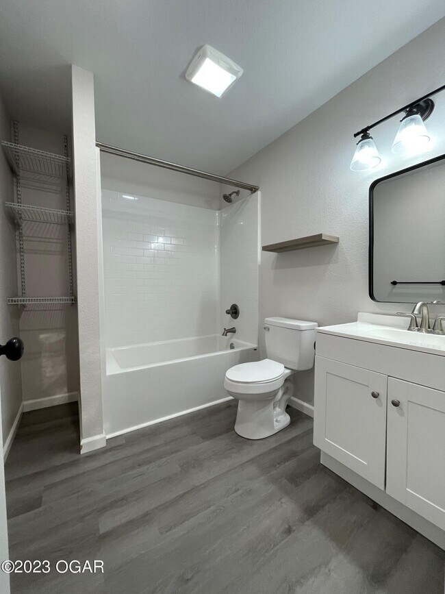 Building Photo - 524 N Jackson Ave