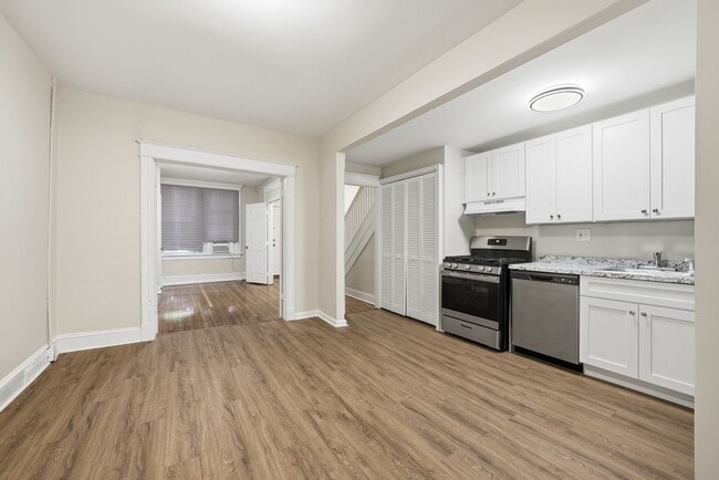 Building Photo - 711 Harvard St NW