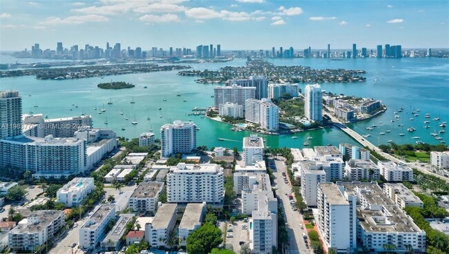 Building Photo - 1621 Bay Rd