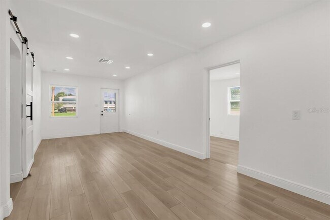 Building Photo - 1260 Seminola Blvd