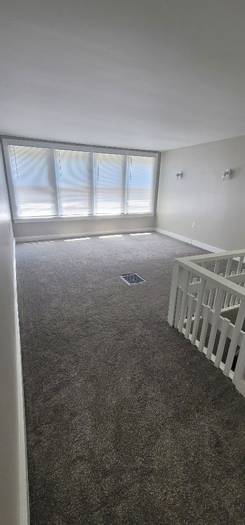 Building Photo - Newly remodeled 2 bedroom duplex!